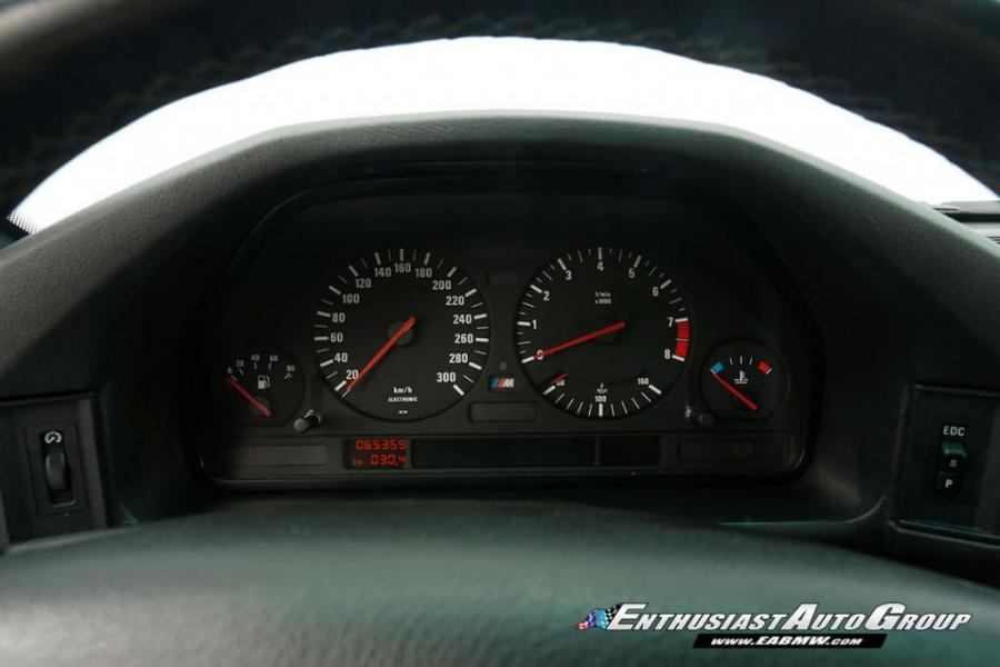 Панель приборов BMW M5 Touring (Avus Blue) (WBSHJ91070BL01767) (E34) 1994 года  (фото 78 из 100)